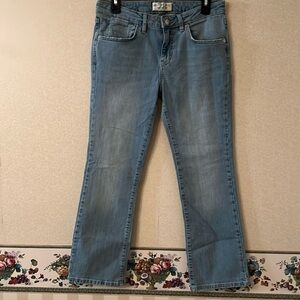 WE THE FREE JEANS SIZE 28